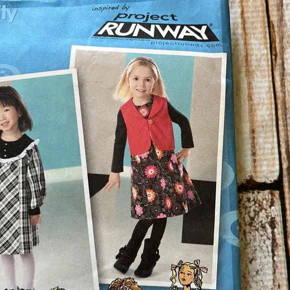 Simplicity Project Runway Uncut Sewing Pattern - Picture 3 of 9